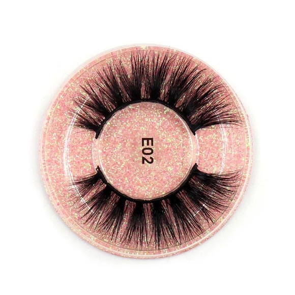 Mink lashes , fluffy and light. Cruelty free. - Picture 2 of 5